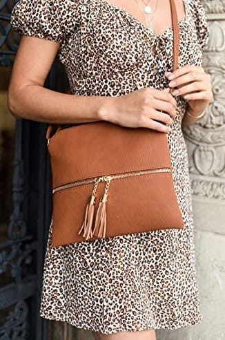 Torebka crossbody SG SUGU z pomponem i kieszenią na suwak 28.jpg