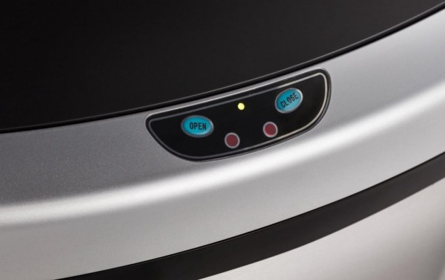 Sensoryczny owalny kosz z czujnikiem ruchu  3.jpg