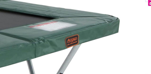 MATERAC NA OBRZEŻE TRAMPOLINY 2.jpg