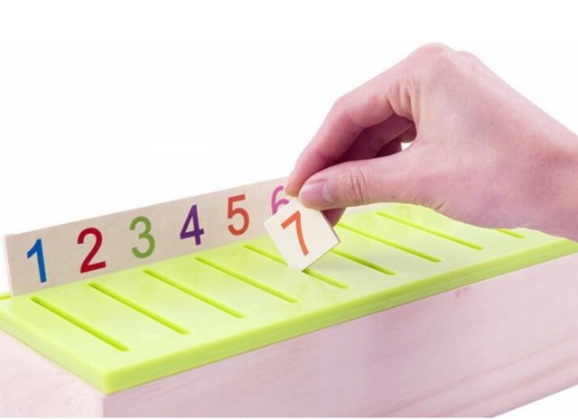 zabawka edukacyjna 1.jpg