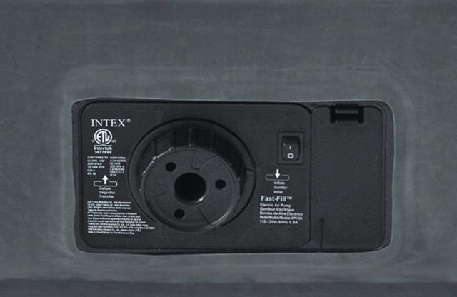 Intex materac z pompką 191x137 5.jpg