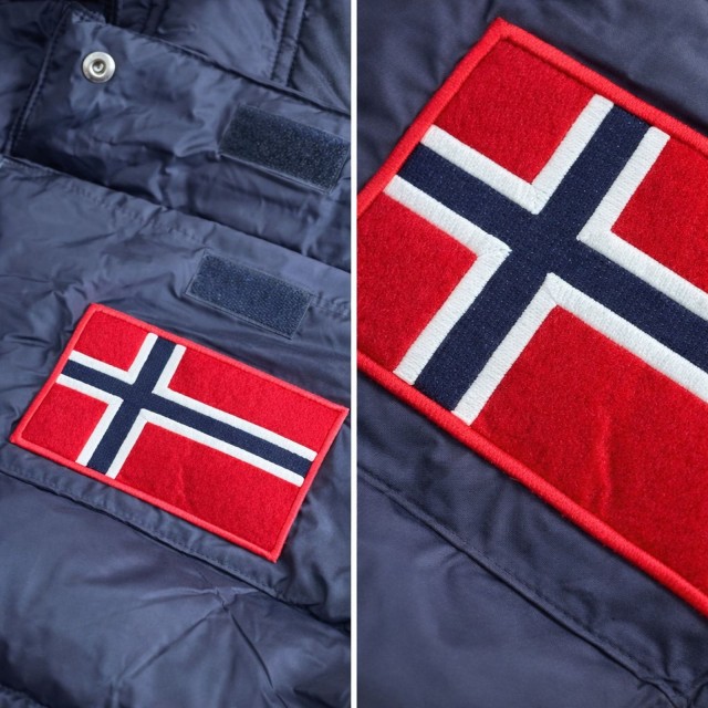 Kurtka damska narciarska puchowa Geographical Norway BELANCOLIE LADY granatowa z kapturem detal.jpg