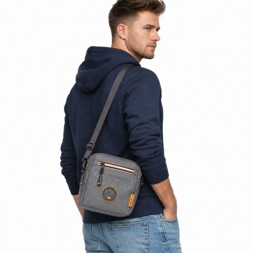 torebka męska Geographical Norway Silvan DGrey szara listonoszka crossbody na modelu Oxford regulowany pasek