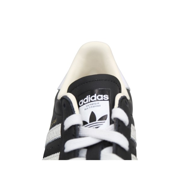 Detal sznurowania adidas Superstar ID4676