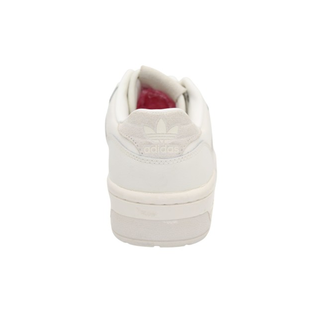 Tył butów adidas Rivalry Low W HQ4460 kremowe