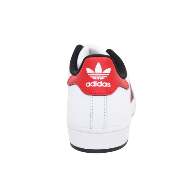Tył sneakersów młodzieżowych Adidas Superstar