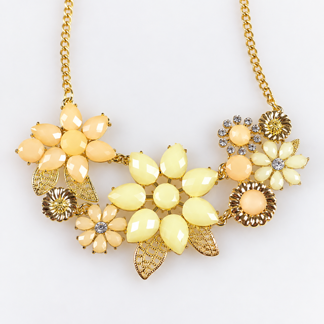 Naszyjnik damski kwiaty Fashion Jewelry złoty żółto-pomarańczowy