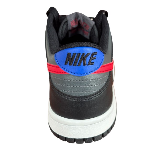 Nike Dunk Low GS 38 – widok z tyłu z niebieskim akcentem
