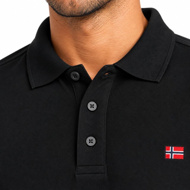 Czarna koszulka polo Geographical Norway Koliar Black Men zbliżenie kołnierzyka i guzików