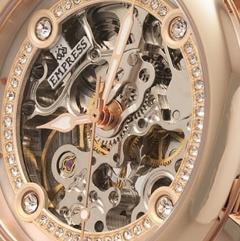 Mechanizm szkieletowy zegarka Empress Adelaide – zbliżenie na detale